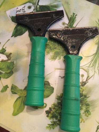 Unger  Short Handle 4 Wide Scraper ( Used ) Comes With 2 Free Blades . Set Of 2